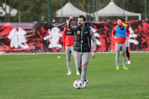 乐鱼在线（中国）-教学赛战罢不到24小时火速开练 莱科初定海港框架